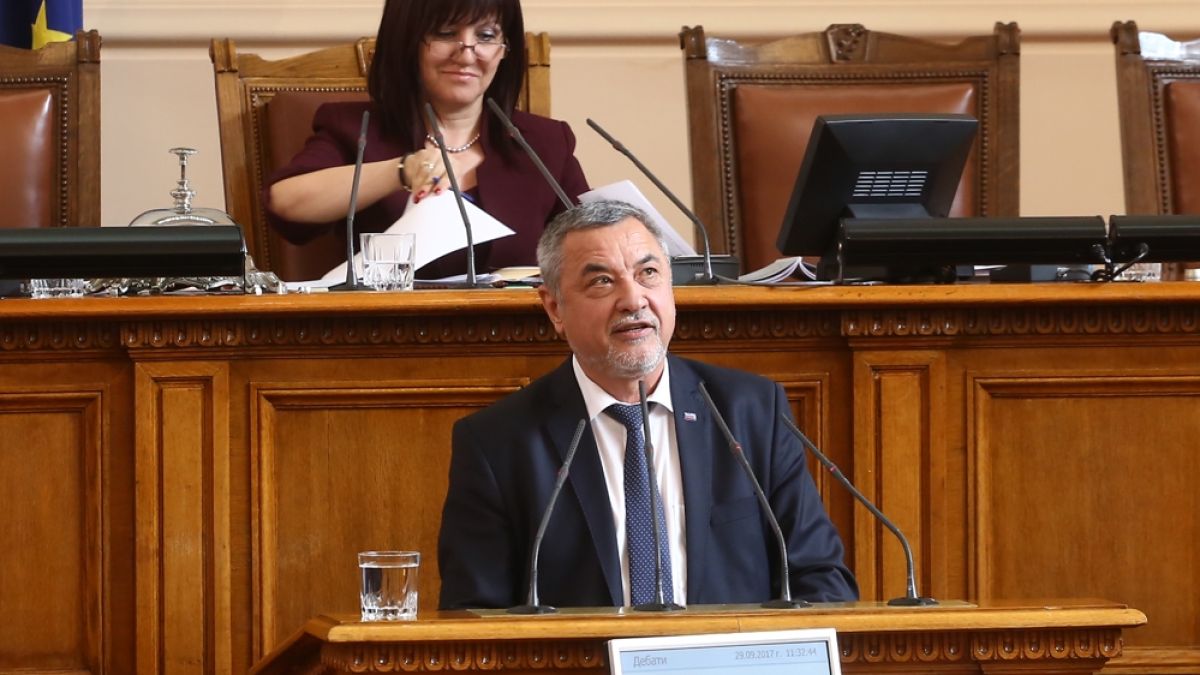 БХК се кефи, че Валери Симеонов бил осъден за антициганско изказване 