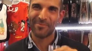 Експеримент: Как реагират испанците, когато пробват за пръв път домашна сливова (ВИДЕО)