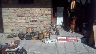 Търновските антиквари оцеляват с герданчета и дрънкулки от соца