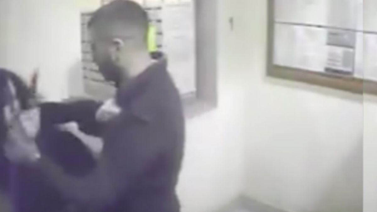 Вижте как тази храбра девойка се спаси от изнасилване! (ВИДЕО 18+)