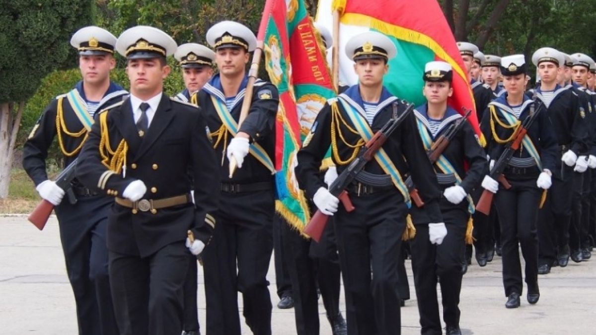 Те са млади, красиви и вече са военни лекари, вижте как се заклеха първите курсисти (СНИМКИ)