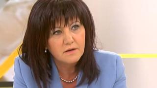 Караянчева попари Радев: Няма да си затворя устата, нека спре военната реторика и да попита жена си за беквокалите!