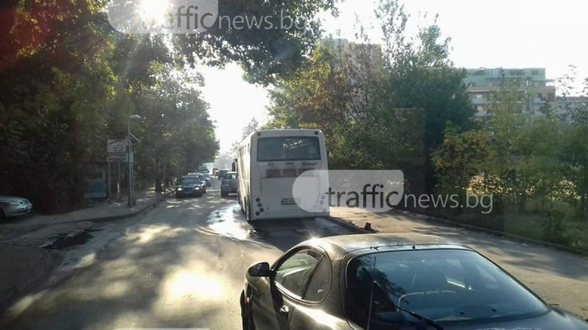 Автобус се запали в движение в Пловдив (СНИМКИ)