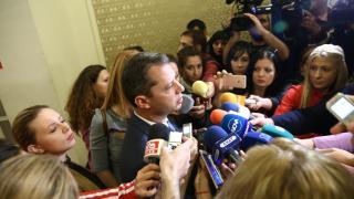 Конституционният съд подхвана оставката на Делян Добрев