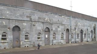 Какво им става на туристите? Лувърът, Колизеумът и Саграда фамилия ряпа да ядат, всички в Европа се юрнаха да гледат... затвор (СНИМКИ)