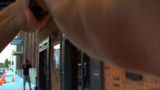 Полицаите взеха актьор за грабител и откриха огън срещу него (ВИДЕО)