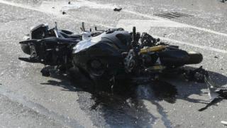 Озверели псета се нахвърлиха върху дядо на мотор в Кочериново