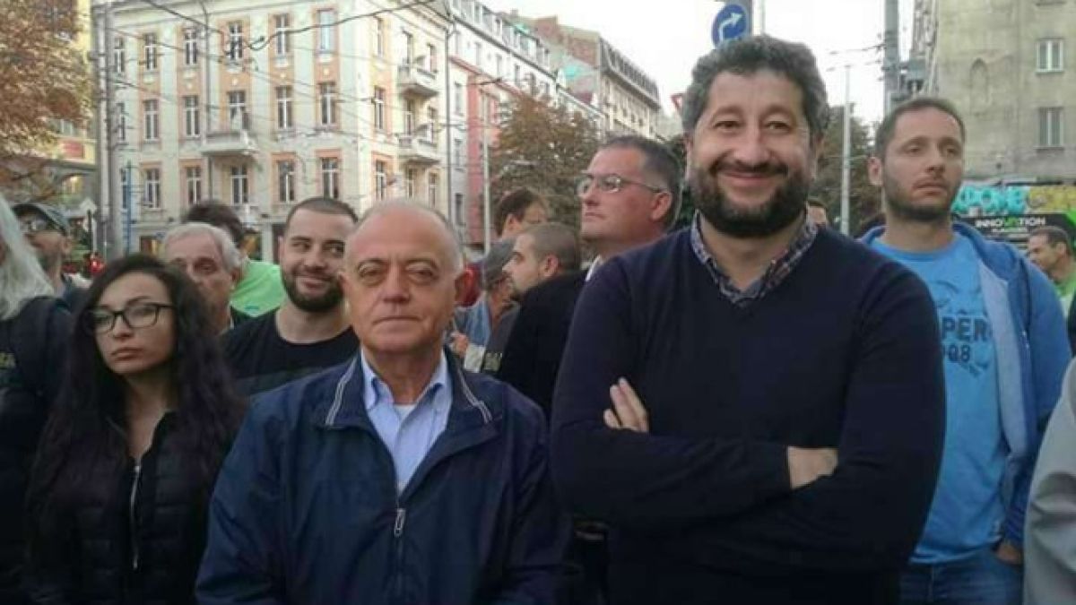 Грозен цирк в София! Котилата на Костов и Цветан Василев спретнаха марш и срещу новия ВСС (СНИМКИ)