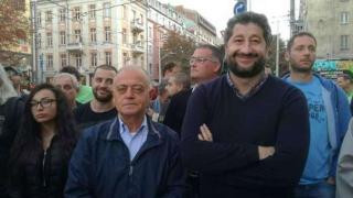 Грозен цирк в София! Котилата на Костов и Цветан Василев спретнаха марш и срещу новия ВСС (СНИМКИ)