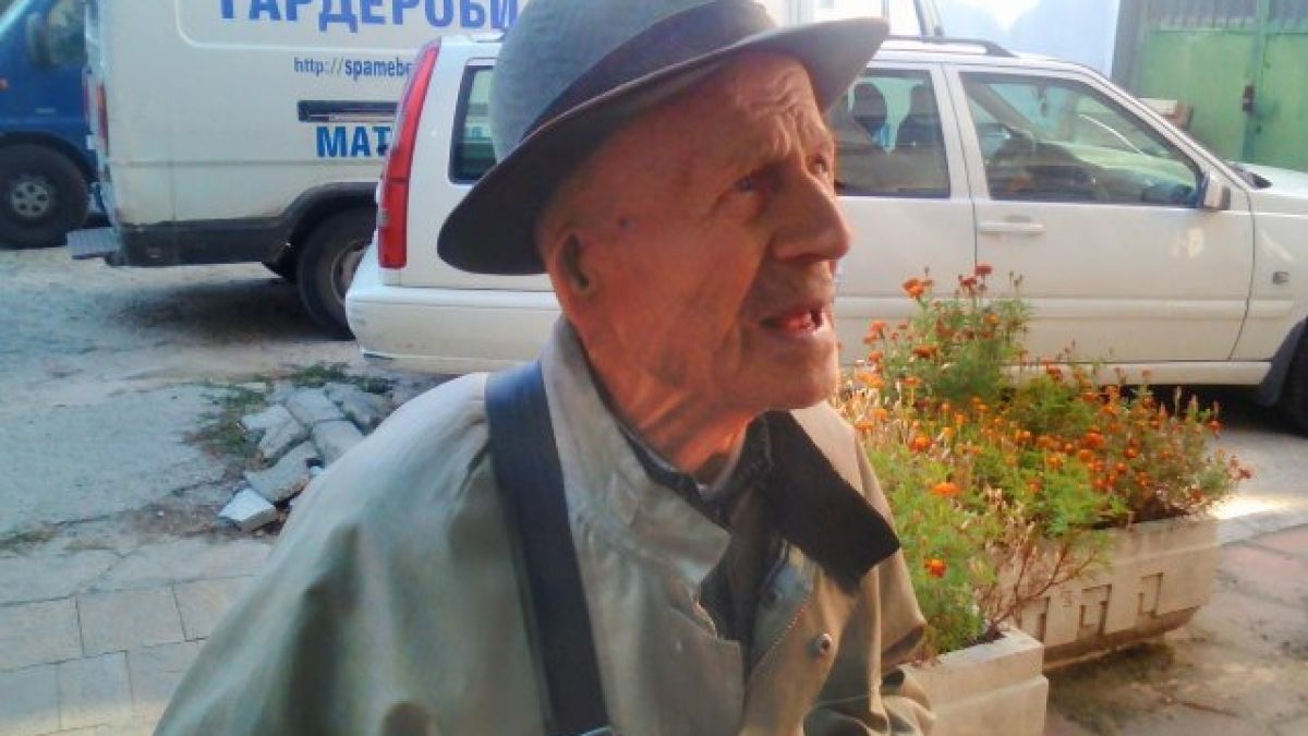 95-годишен ветеран от Втората световна война подпали гаража на социален работник в Карлово, защото...