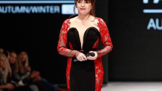 Миглена Ангелова стана модел и събра погледите с бездънно деколте