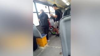 ВИДЕО с гамени, които замерят хора от трамвая, скандализира Фейсбук 