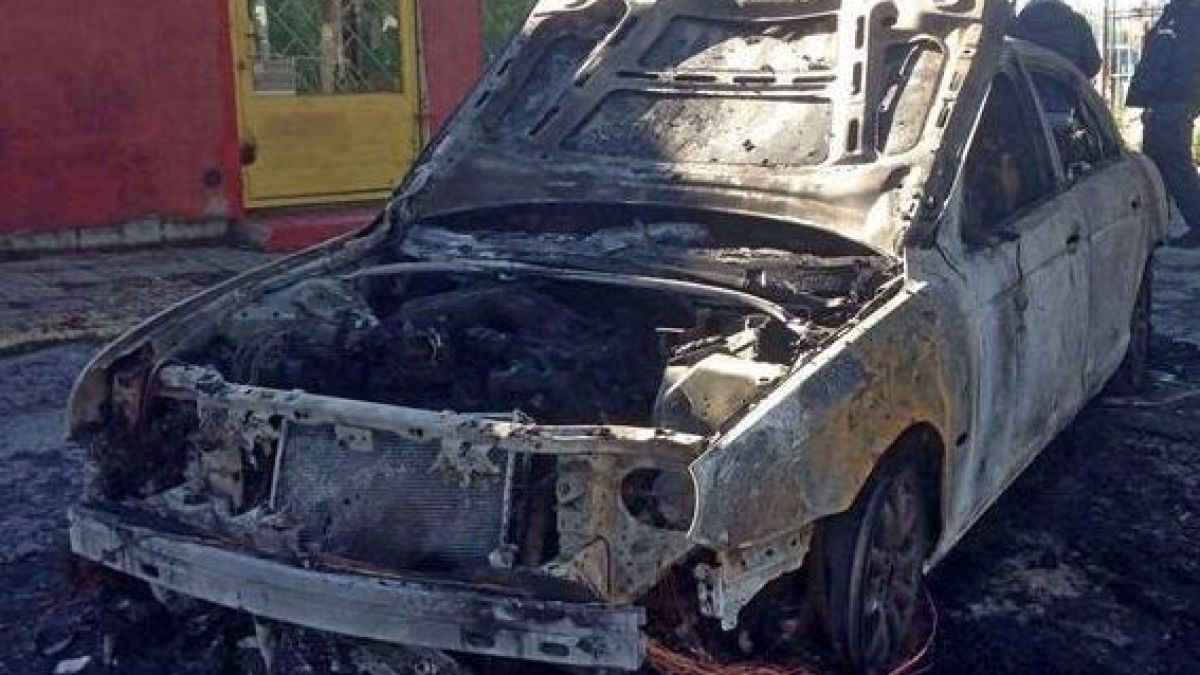 Първа версия за пламналия "Ягуар" на адвоката на Баневи, ето какво остана от колата (СНИМКИ)