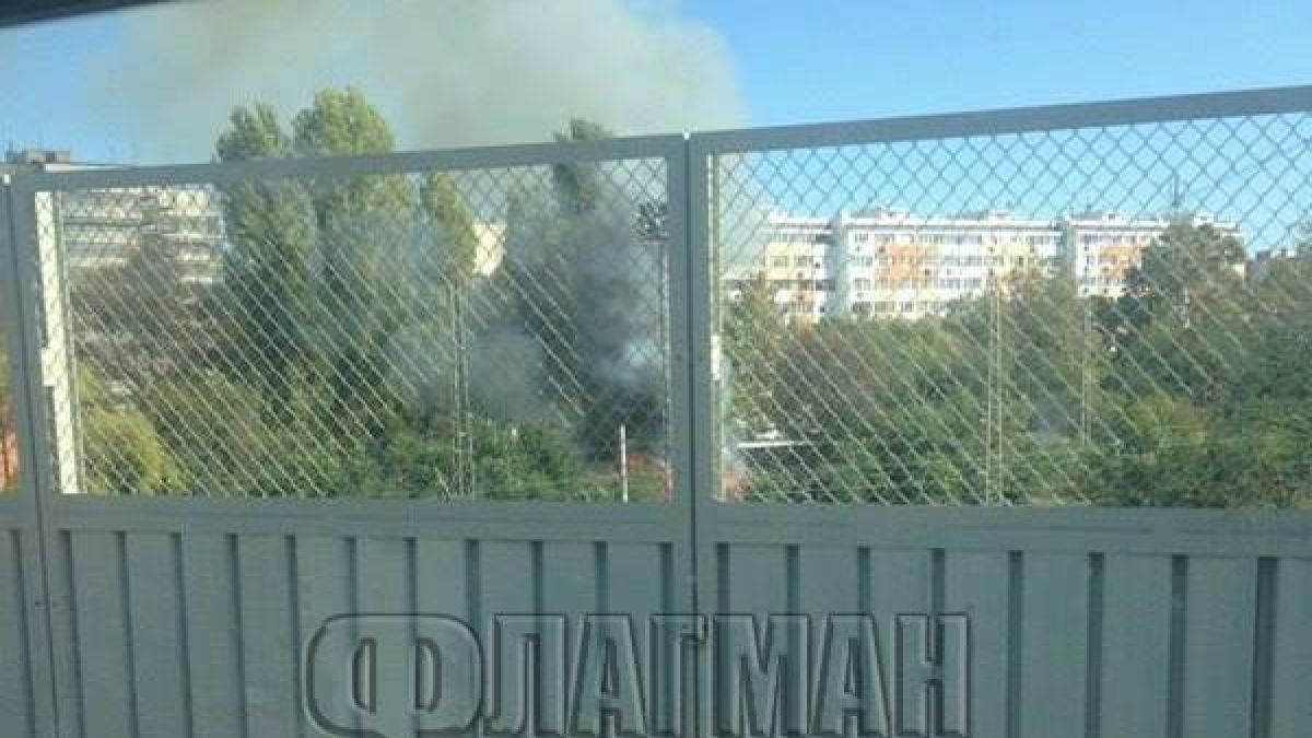 Нов огнен кошмар в Бургас! Пламнаха складове на БДЖ, подозират умишлен пожар 