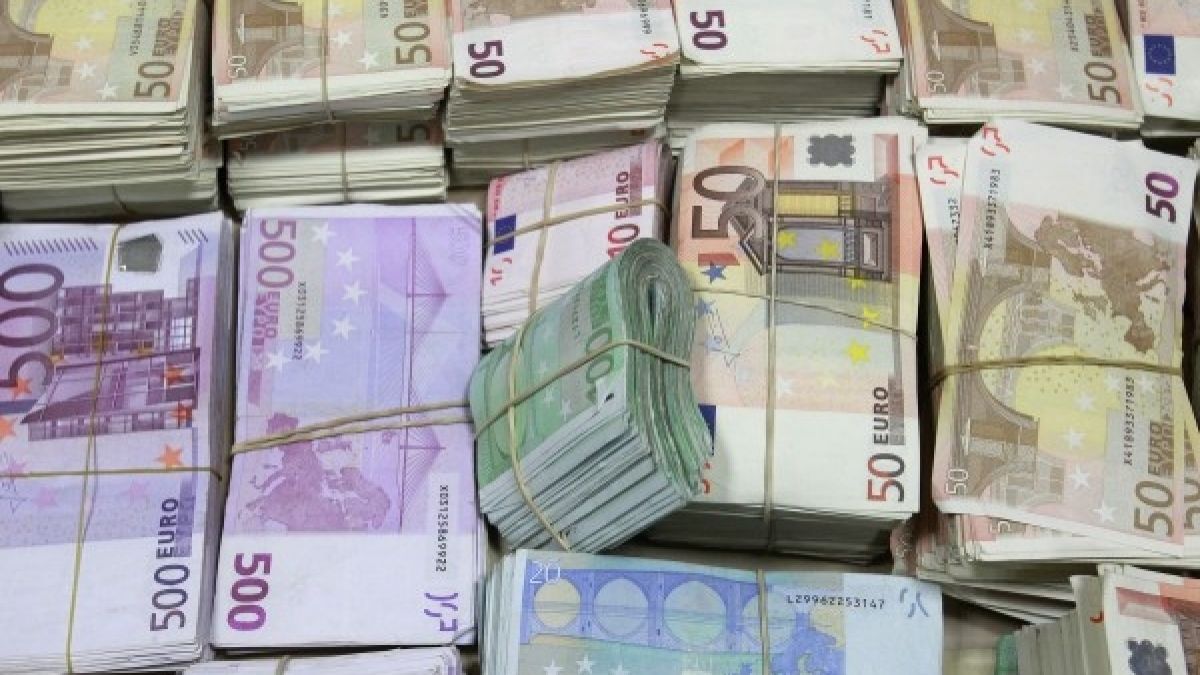 Нашенци изтеглиха над 2 милиона евро от картите на европейци, но френски съд им разказа играта