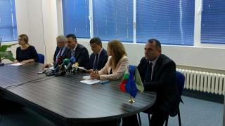 Скандално разкритие първо в БЛИЦ! Ало измамниците наричали арестувания пловдивски полицай "Шефе", а той се отплащал за подкупите с обещания за "чадър"! (СНИМКИ)