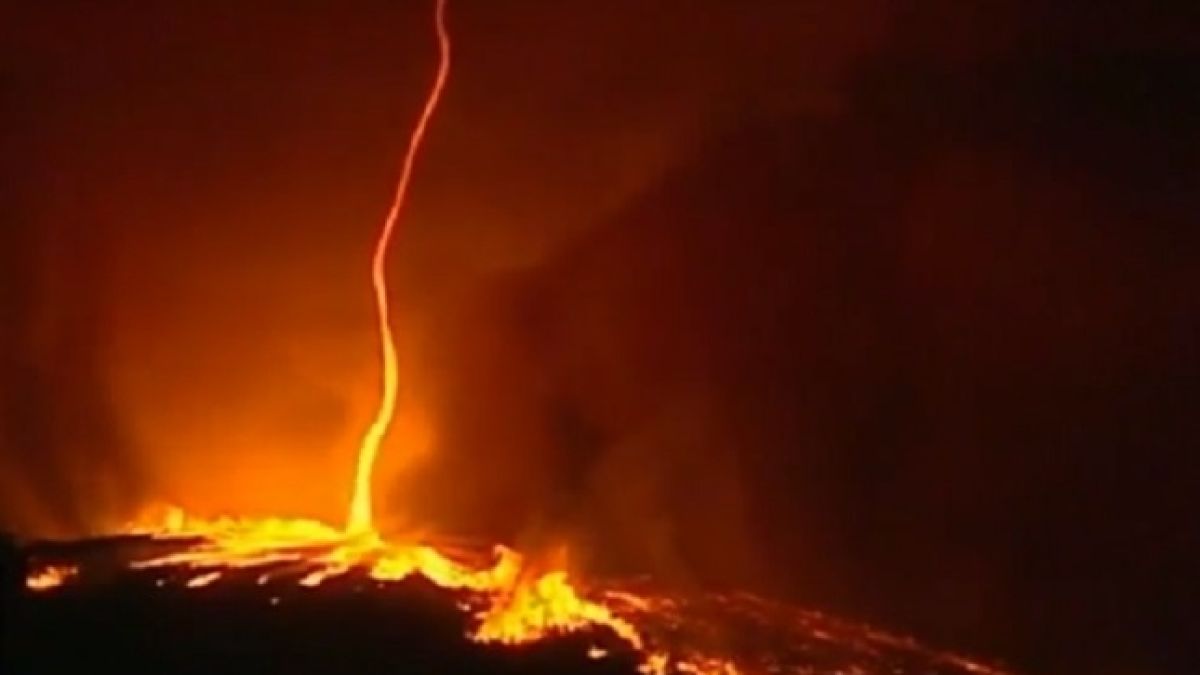 Огнено торнадо изуми до ужас жителите на португалски град (ВИДЕО)