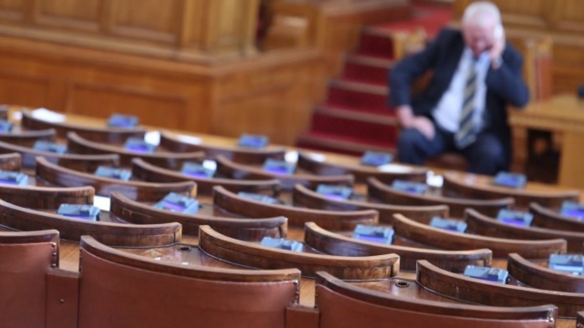 Скандал в парламента! Депутати крещят от трибуната: дървеници, фашисти, комунисти!