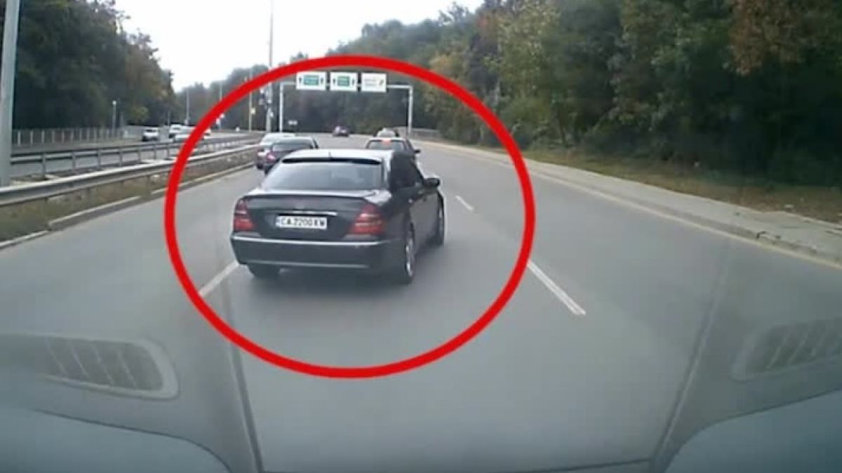 Опасна гонка в центъра на София (ВИДЕО)