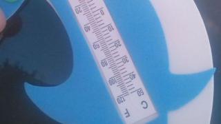 Мъж купи пуканки за детето си, а това, което откри вътре, е потресаващо! (СНИМКА)  