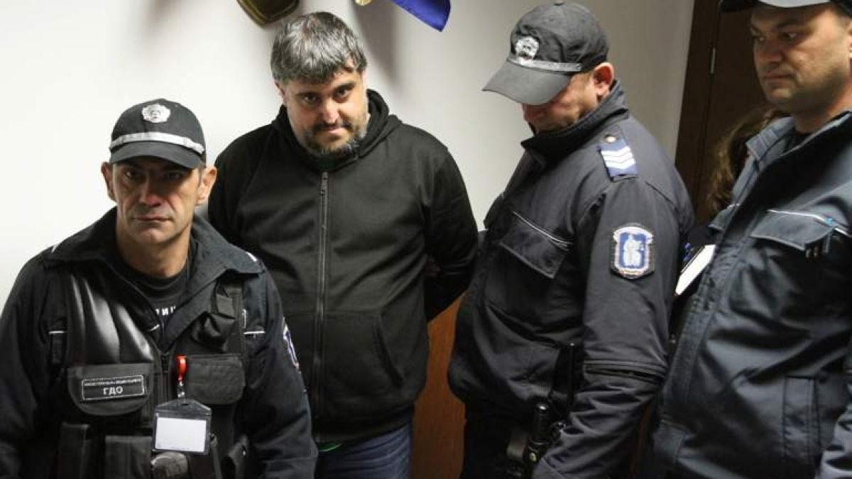 Измамникът Спас уреждал срещи на политици с протестъри