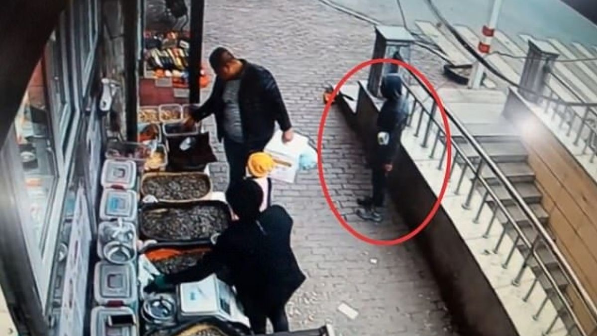 Смел баща се пребори с мъж, който искаше да отвлече детето му, вижте какво се случи (СНИМКИ/ВИДЕО)