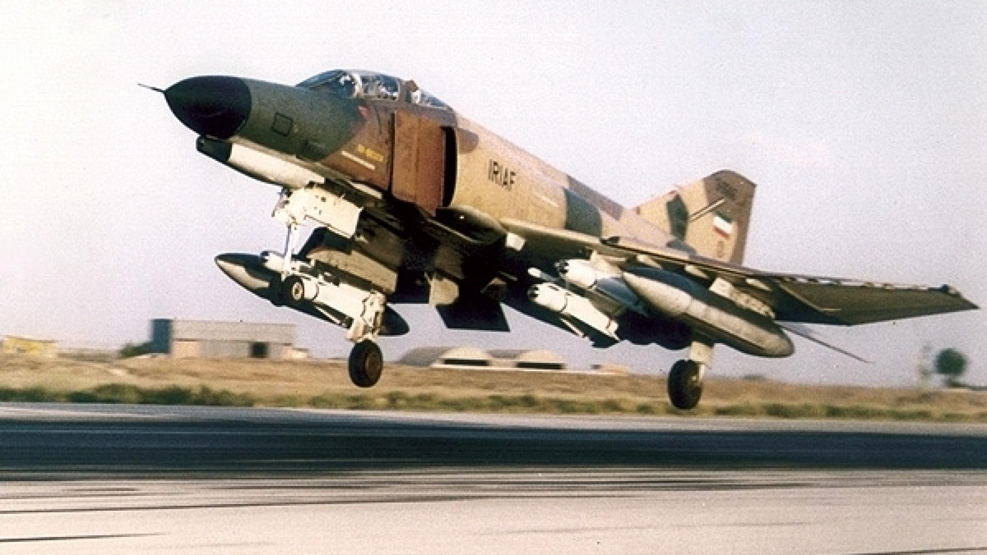 Екшън в небето: Ирански изтребител F-4 Phantom преследва американски F/A-18 Hornet над Сирия (ВИДЕО)   