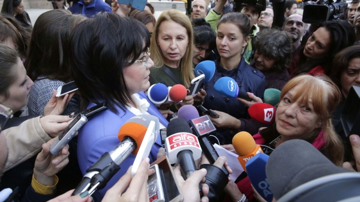 Нинова гневна след КСНС: Да си носят отговорността, че имитират борба с корупцията!