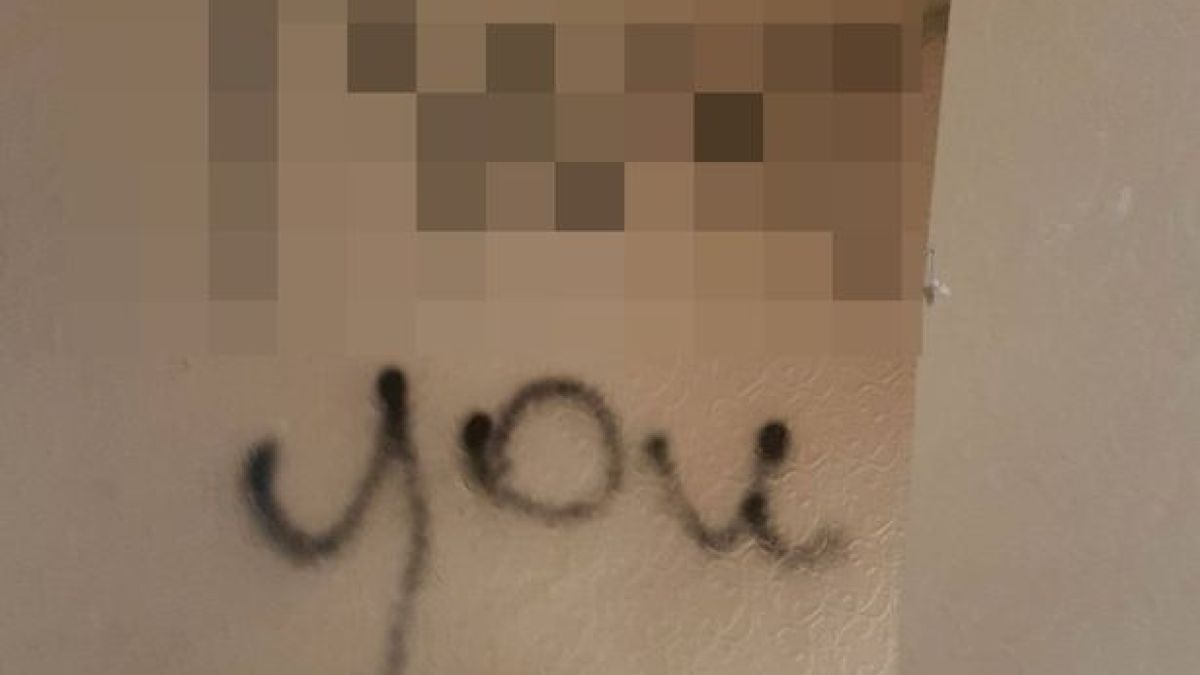 Къщата на ужасите! Самотна майка с дете аутист отиде на оглед и преживя най-големия си кошмар (СНИМКИ) 