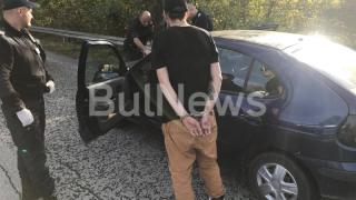 От последните минути: "Криминална полиция" направи засада на плевенско "Рено" край Вичов хан, ето какво се случва (СНИМКИ)