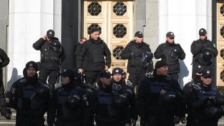 Напрежението в Киев расте! Десен сектор обяви готовност да щурмува парламента 