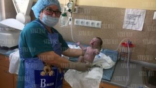 Невероятни ВИДЕА (18+) от родилното в Благоевград! Цветелина влезе за секцио и секунди по-късно...