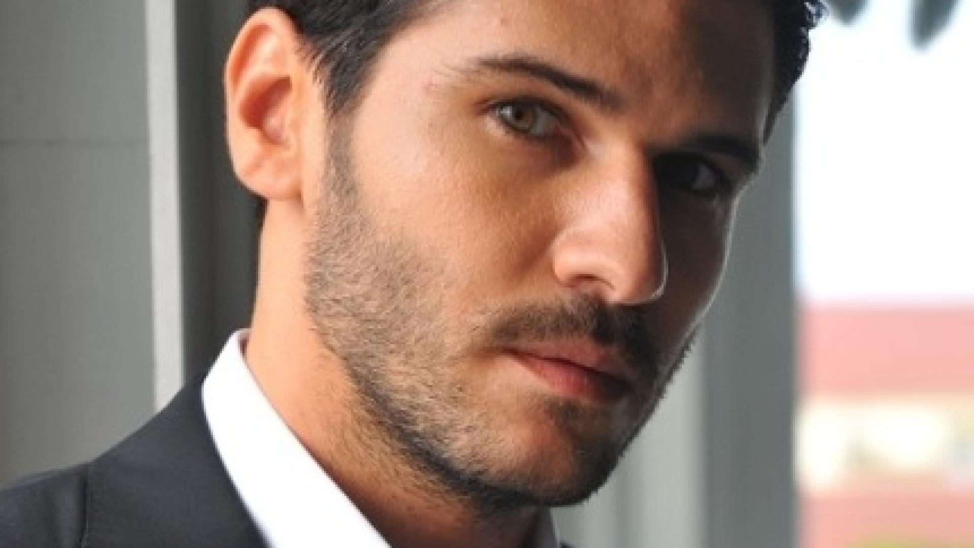 Супер пикантерии за интимния живот на секси турския актьор Толгахан! Сменя жените като носни кърпички, но...