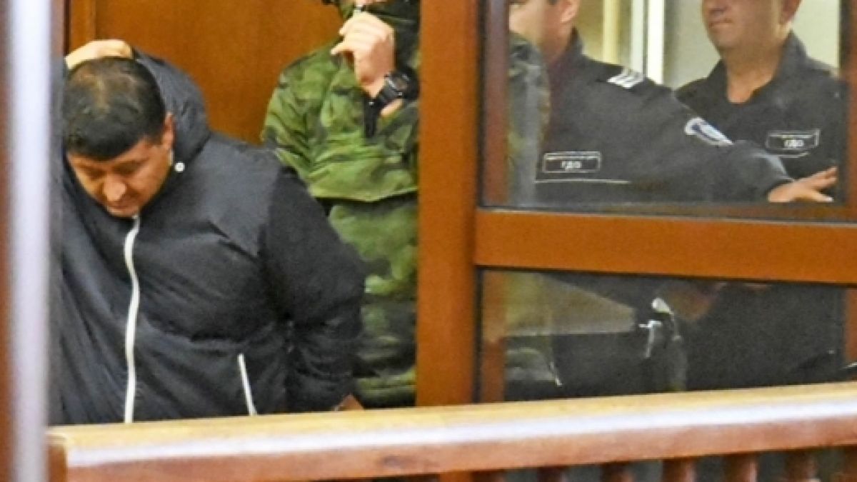 Ченгето дилър от 7 РПУ живеел като цар! Кипрел се с дрехи за 5 бона, а седмица преди ареста се сдобил с втори лъскав джип 