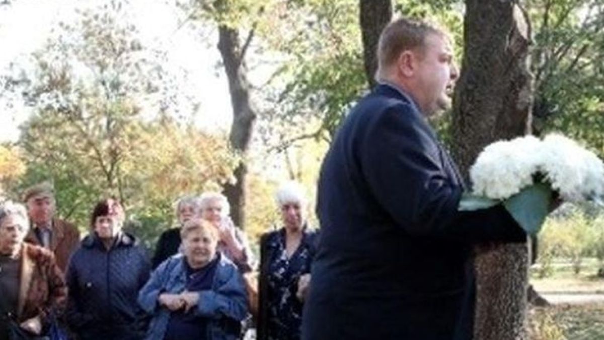 Красимир Каракачанов почете паметта на войниците, загинали в мирно време
