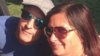 Мъж спечели милиони от лотарията и скри това от съпругата си. Няма да повярвате какво направи после... (СНИМКИ)