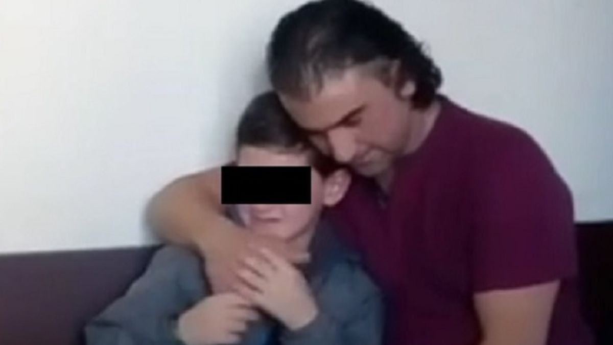 Страшна семейна драма! Майка малтретира собственото си дете, новият й мъж - полицай я закриля (ВИДЕО)
