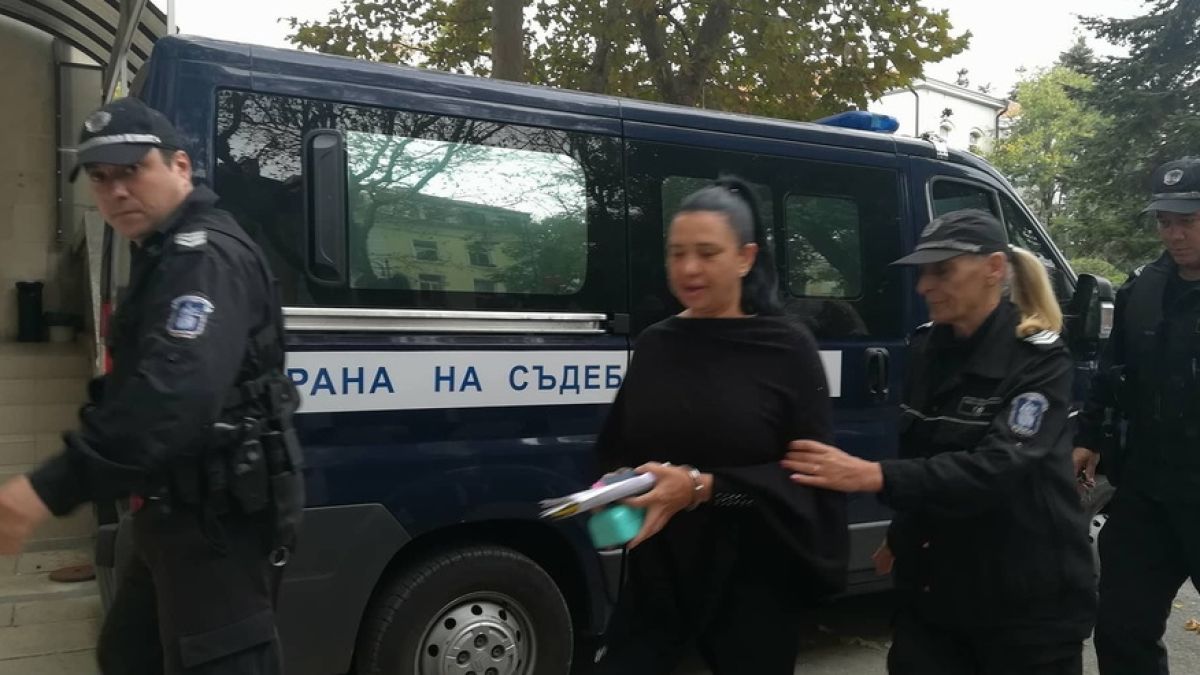 ПЪРВИ СНИМКИ на Анита Мейзер в траурно черно в очакване на присъдата! 