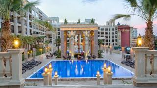 Безумен лукс и разкош: Издигнаха грандиозен шумерски дворец в Златни пясъци