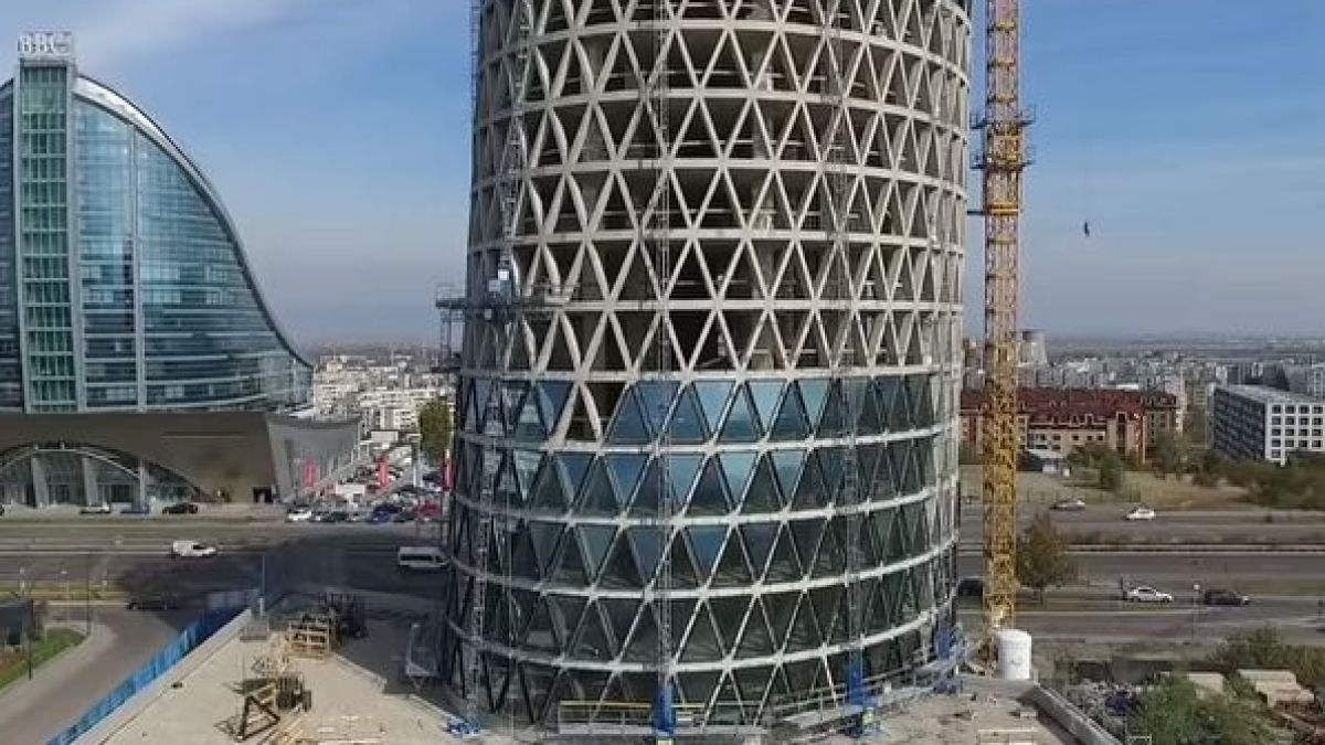 Дрон засне довършителните работи по софийската Наклонена кула (ВИДЕО)