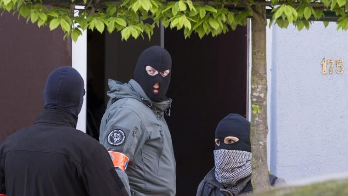 Умиращ полицай направи шокиращо признание за това, което е извършил преди 30 години (СНИМКИ 18+)