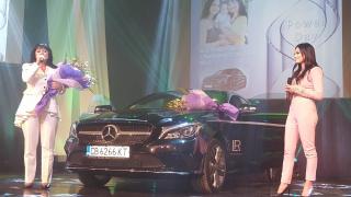 Изпълнителите на култовия хит "Сине, сине" с лъскава придобивка: Mercedes CLA за 80 бона от Брус Уилис (ВИДЕО/СНИМКА)