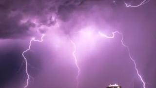 Над 170 000 мълнии удариха Бризбън само за нощ (ВИДЕО)