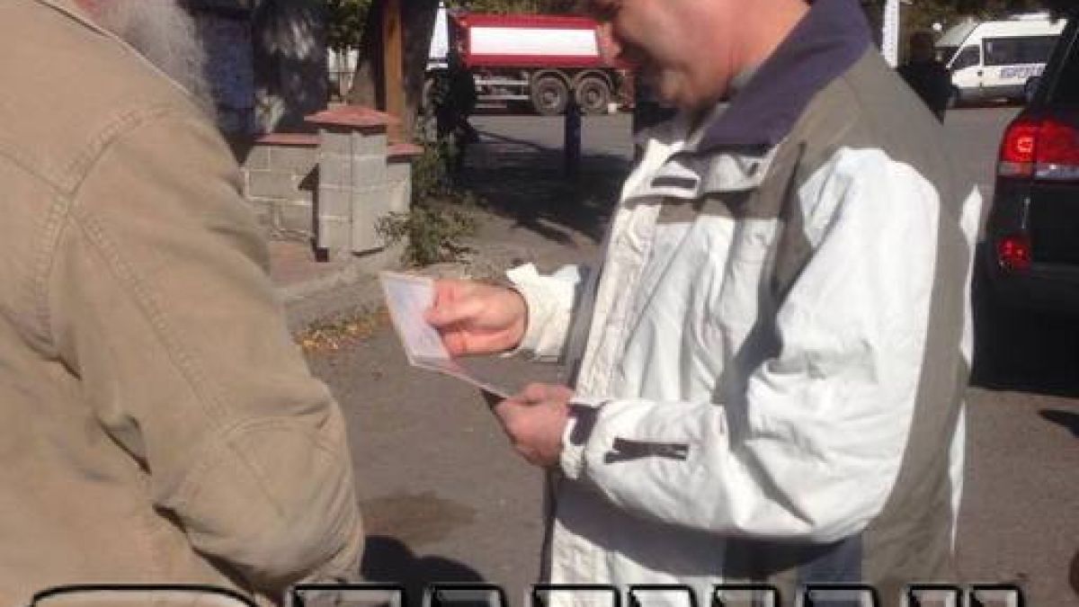 Президентът се срещна с пострадалите от водния ад в Бургаско (СНИМКИ/ВИДЕО)