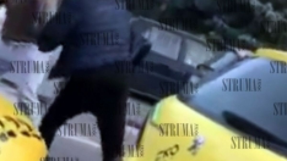 Бесен екшън на таксиметровата пиаца! Благоевградчанин смля от бой Йордан - размятаха се юмруци, пистолет и полицейски палки (СНИМКИ/ВИДЕО)