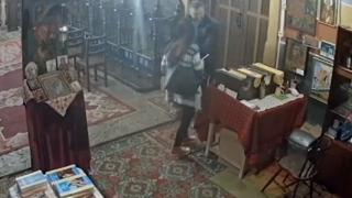 Шок! Мародери посегнаха на църквата към приюта на отец Иван (ВИДЕО)