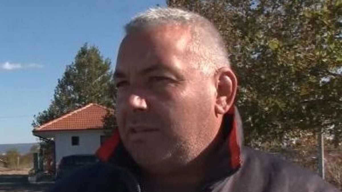 Колега на шофьора на обърнатия автобус на "Тракия" твърди, че Валентин Иванов е предотвратил по-голяма трагедия, близките му още го издирват