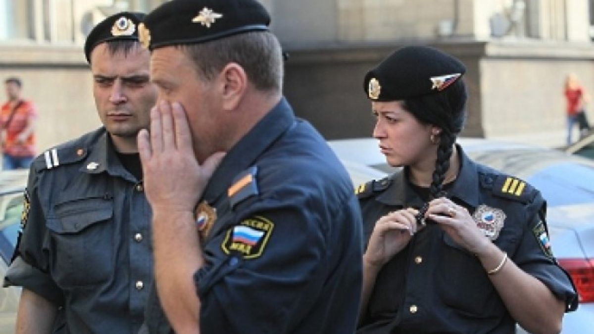 Паника в Москва! Евакуираха хиляди от "Болшой театър" преди концерта "Сърп и чук", ето какво се случва!
