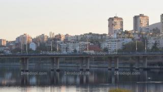 Инфарктен момент: Полицаи отидоха в кв."Възрожденци" в Кърджали и видяха на покрива на висок блок...