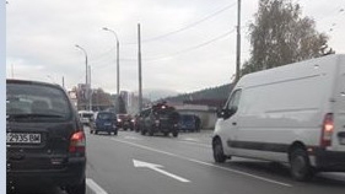Извънредно в БЛИЦ! Полицаи с качулки обградиха цял квартал в Перник, там ли се крият обирджиите на банкомати?! (НА ЖИВО)